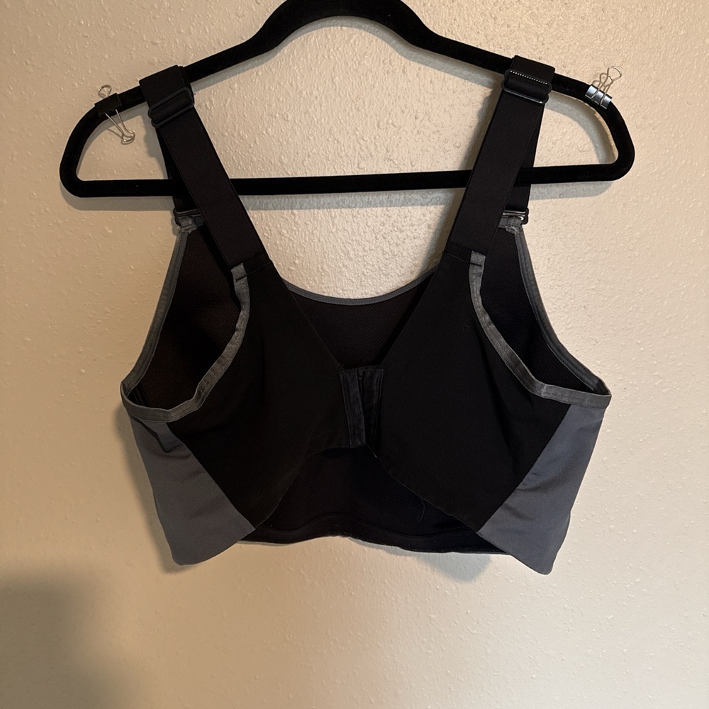 Livi Gray High-Support Sports Bra - Women - Picture 2 of 3